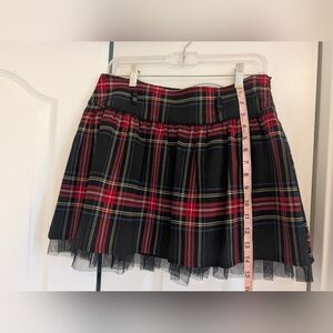 Chic Plaid Mini Skirt in Red and Black Forever 21 Size M